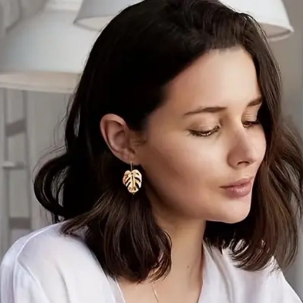 NWT gold plated monstera earrings